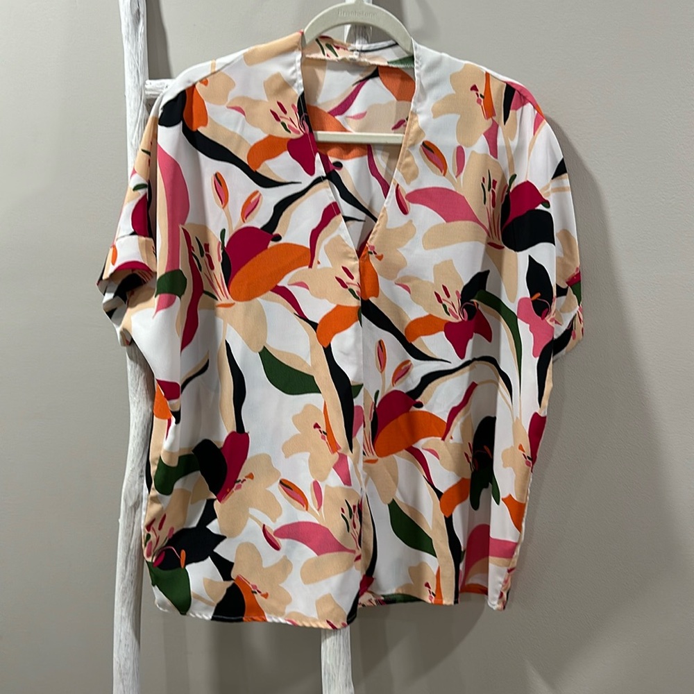 Women’s Jodifl silky blouse, size S, runs big